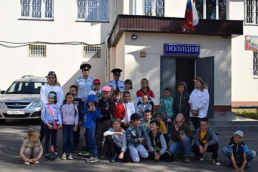 Воспитанники детского спортивного лагеря побывали на экскурсии в отделе полиции по районам Матушкино и Савёлки