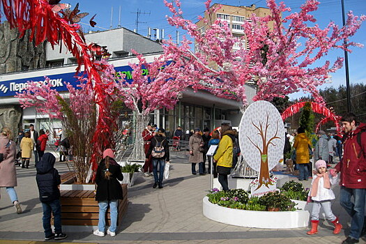 На площади Юности ежедневно проходят мероприятия фестиваля «Пасхальный дар»