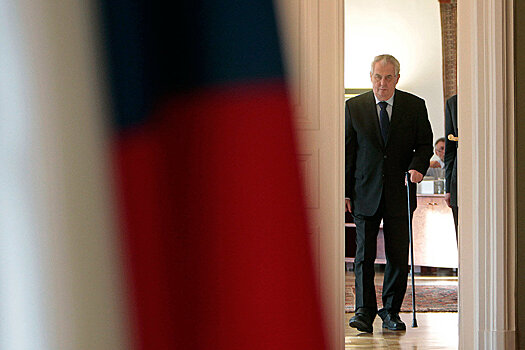 Президент Чехии потребовал от своих спецслужб назвать имена шпионов