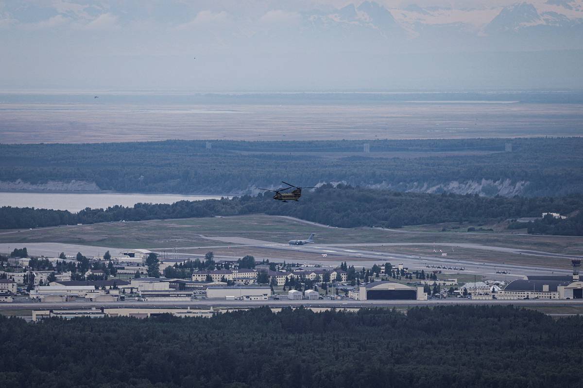 Еще один российский спецборт вылетел на Аляску