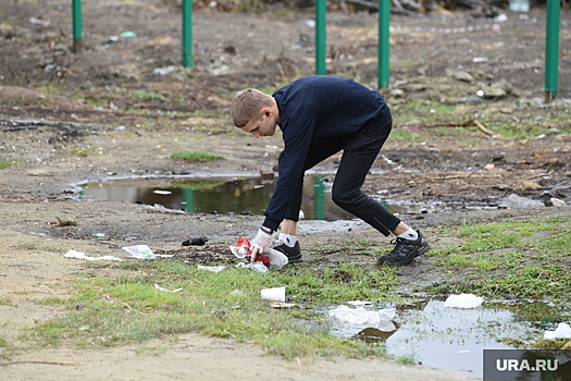 Мэр Екатеринбурга разнес главу района за мусор на пляже