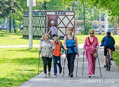 Москвичей предупредили о грозе с сильным дождем и ветром до утра понедельника