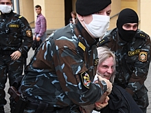 В Минске начались массовые задержания митингующих на проспекте Независимости