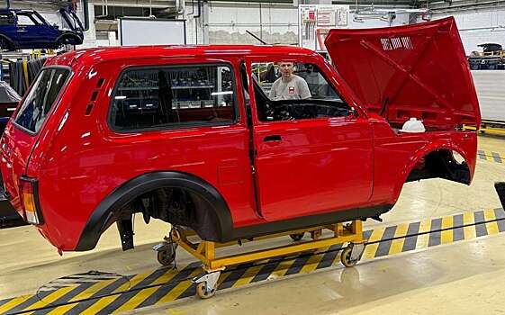 Красный значит спортивный: Niva Sport примерила новый цвет