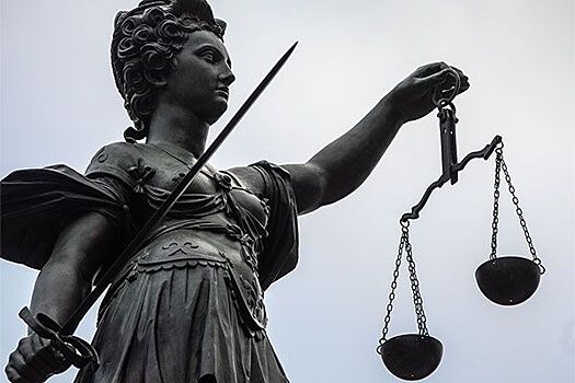 Больше 40 адвокатов согласились бесплатно защищать коллег, которых следователь ФСБ обвинил в оскорблении