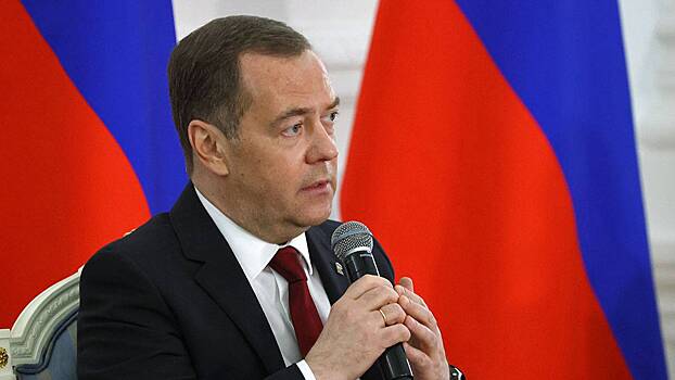 Медведев прокомментировал убийство военкора Татарского