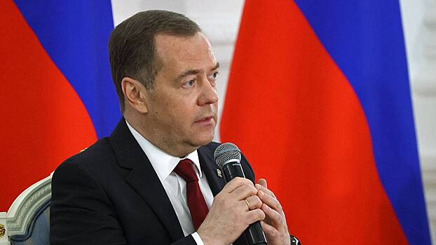 Медведев отреагировал на слова Зеленского о Кремле
