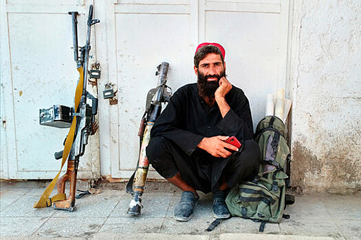 Крупнейшие соцсети начали борьбу с постами "Талибана"
