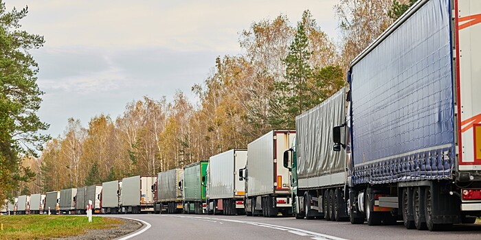 Свыше двух тысяч фур ожидают выезда из России в Грузию