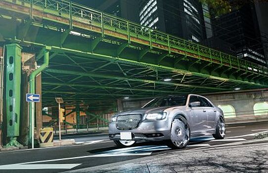 Chrysler 300S из Японии оснастили 26-дюймовыми колесами от Forgiato
