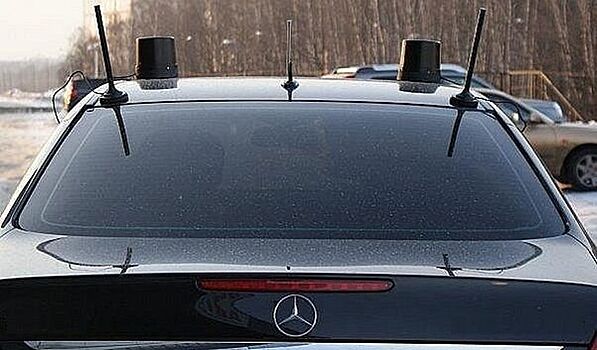 Зачем на автомобили ставят черные "мигалки"?