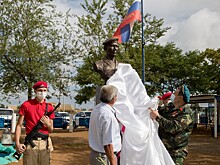 Памятник герою-десантнику открыли в Астраханской области