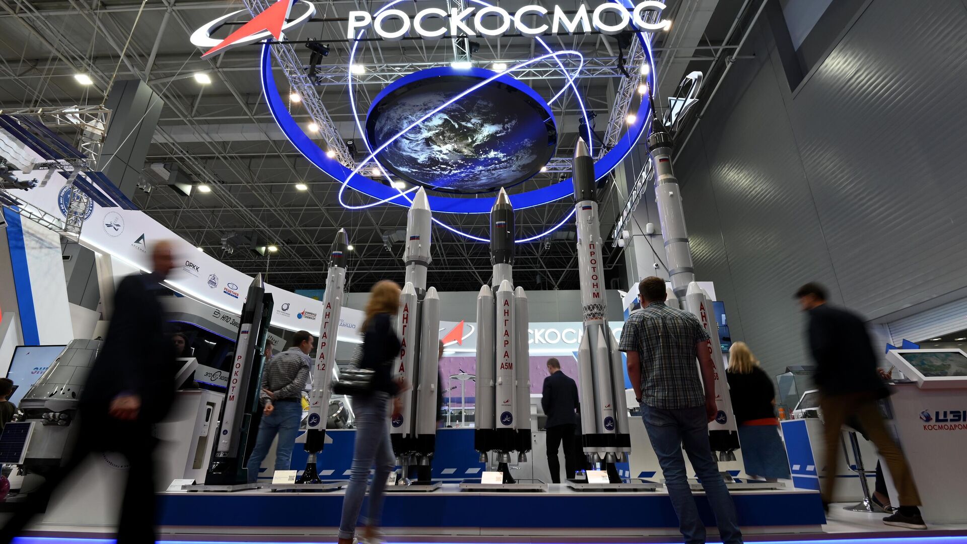 Мантуров: Роскосмос реализует корпоративную программу роботизации
