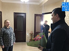 С наступающим Международным женским днем поздравили мать кавалера ордена Мужества Марата Молчанова