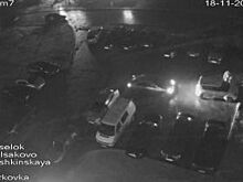 На парковке в Гурьевске водитель «Ниссана» рукой разбил стекло чужого авто