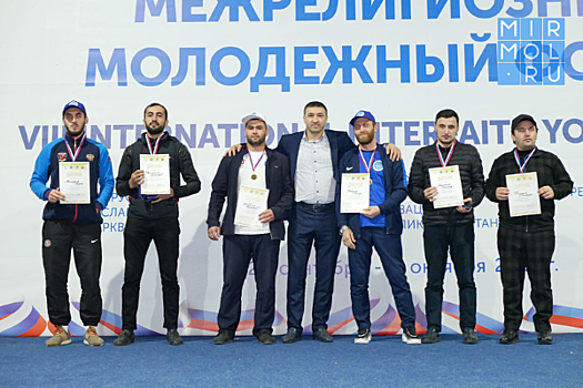 Участники Международного межрелигиозного молодежного форума встретились с именитыми дагестанскими спортсменами