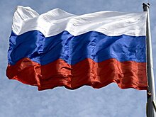 Герои России и СССР поздравили россиян с Днем флага