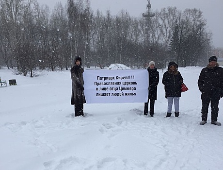 Митинг по колено в снегу: покупатели квартир в ЖК «Западный» вышли в парк отстаивать своё жилье