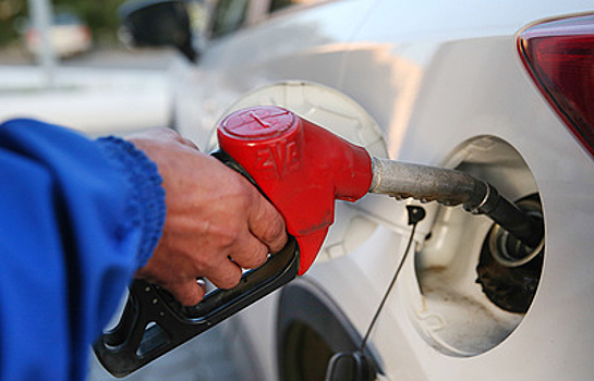 Ученые выявили общемировое снижение налогов на бензин