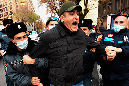 «Потеря достоинства»: Армения призвала Пашиняна к отставке