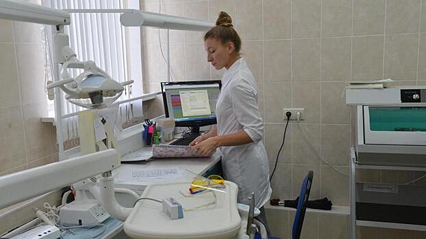 Прослушать сердце и вылечить зубы. В поселке Володарского появилось новое медоборудование