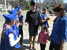 Юные инспекторы дорожного движения призвали пешеходов к безопасности