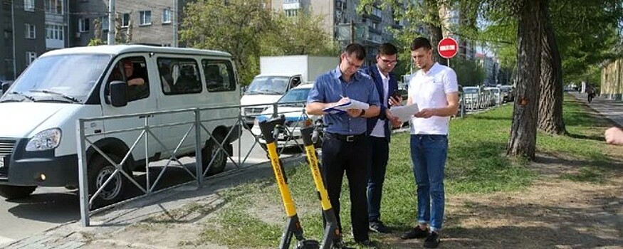 В Новосибирске изъяли восемь незаконно припаркованных самокатов