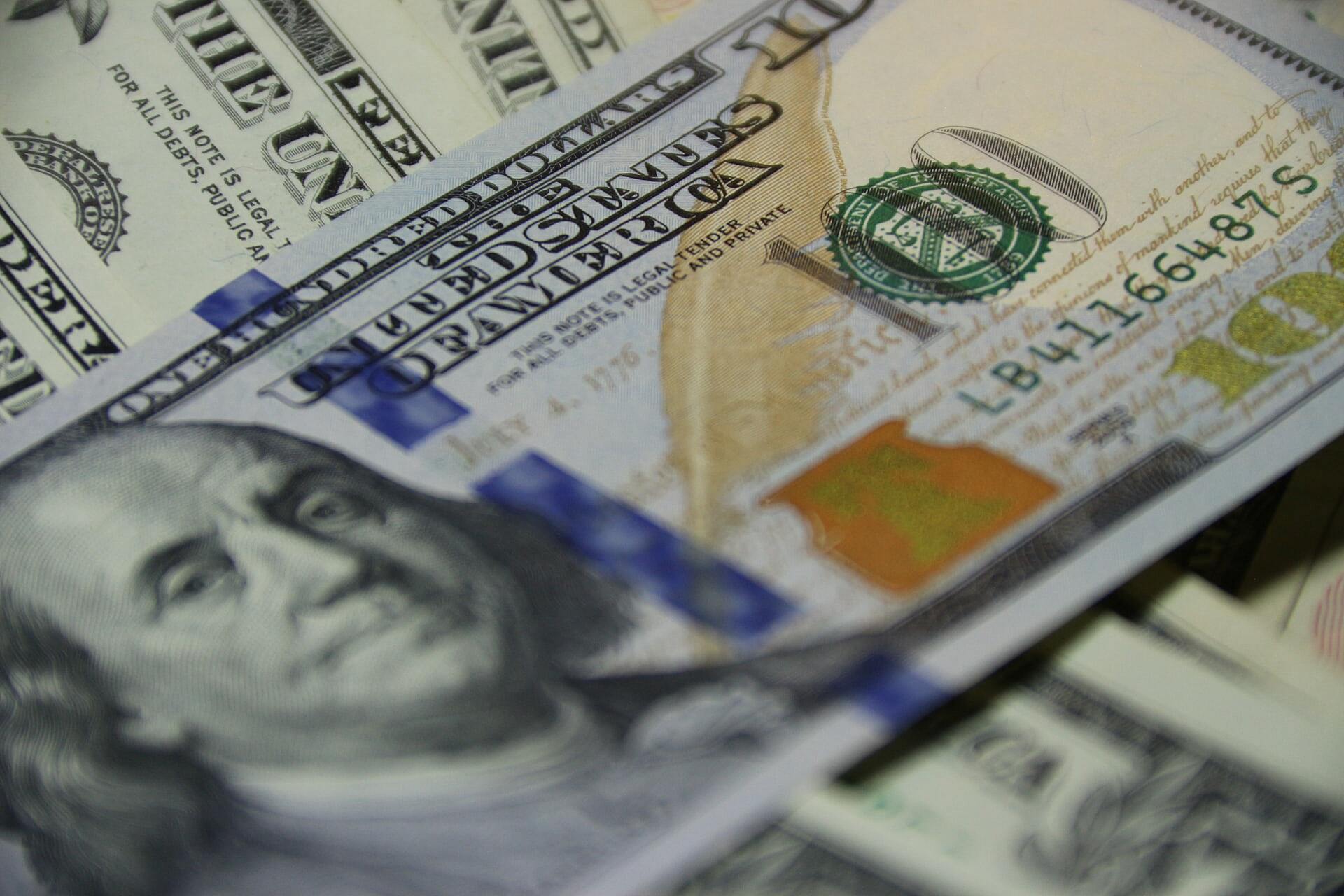 Аналитик: Стоимость доллара может опуститься до 30 рублей