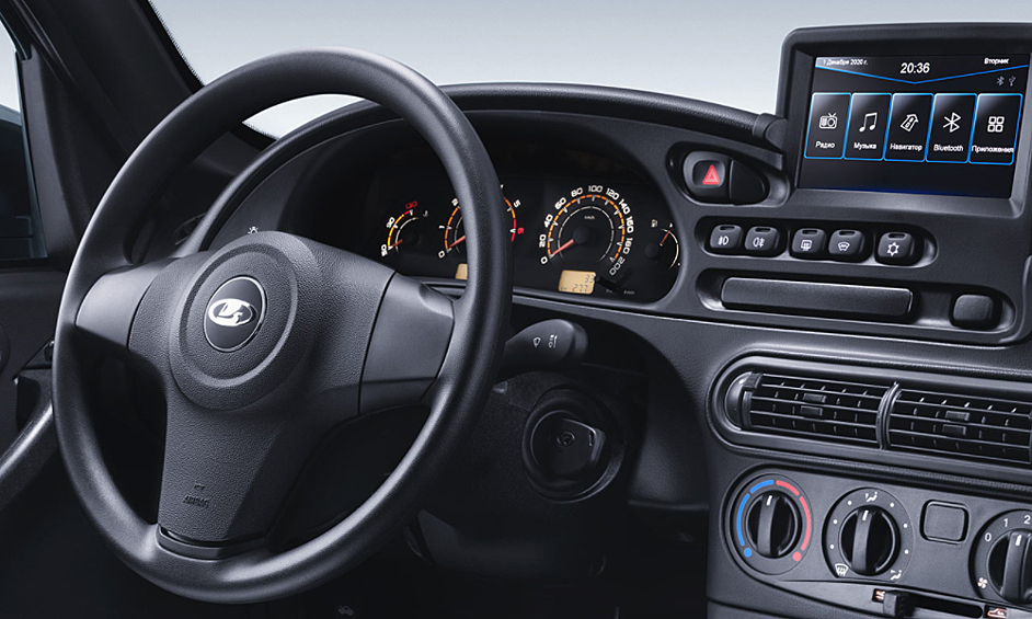 Версия Comfort может похвастаться кондиционером, обогревом передних сидений, 15-дюймовыми литыми дисками колес, центральным замком с дистанционным управлением.