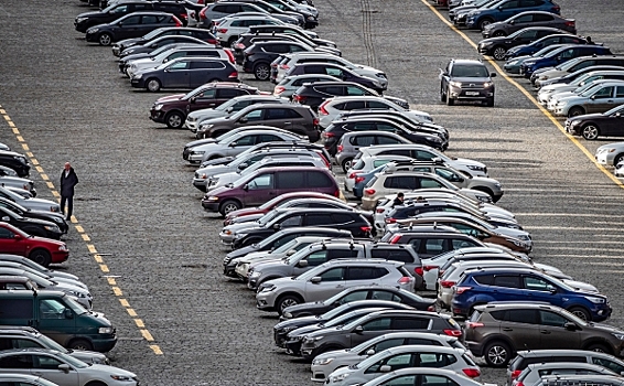 Автодилеры попросили Мишустина признать отрасль пострадавшей