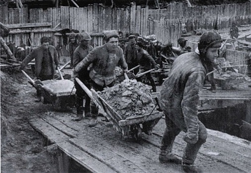 «Армия рабов»: сколько на самом деле зарабатывали зеки ГУЛАГа для СССР