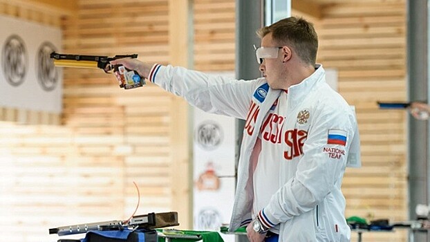 Черноусов выиграл серебро на этапе Кубка мира в стрельбе из пистолета