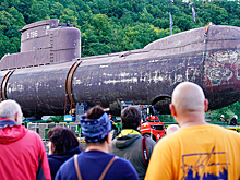 350-тонную подводную лодку провезли по улицам Германии