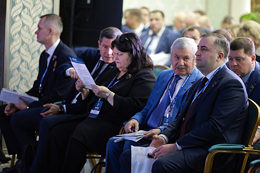 Политэлиты УрФО дали старт президентской кампании, собравшись в Челябинске