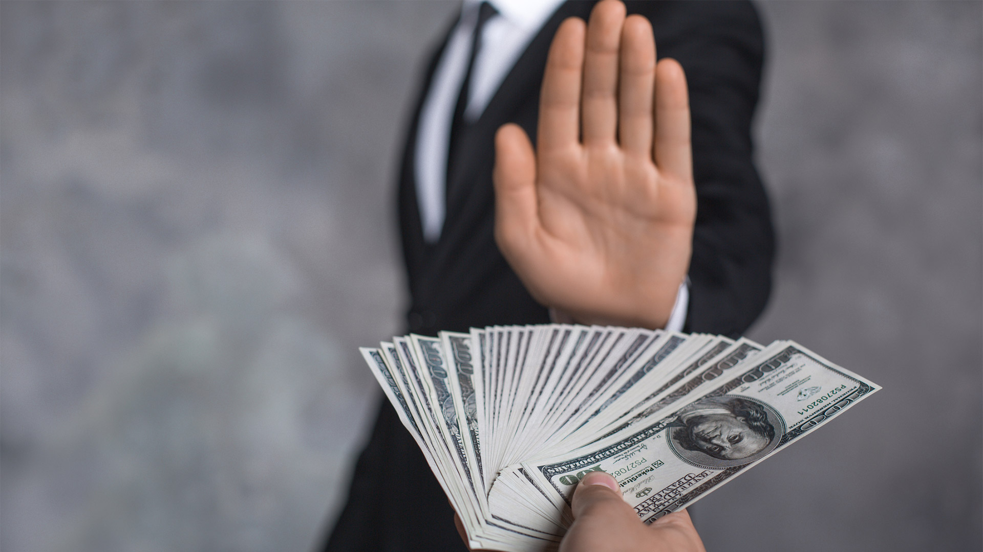 Дедолларизация: отразится ли отказ от доллара на экономике и рубле