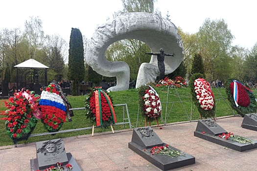 Белорусские дипломаты почтили память погибших в результате аварии на ЧАЭС