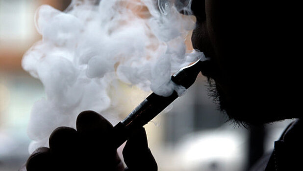 Ученые признали вредными все электронные сигареты