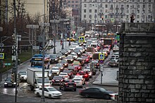 Стали известны самые популярные в России цвета машин