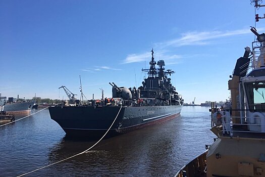 В Кронштадте эсминец превратили в часы