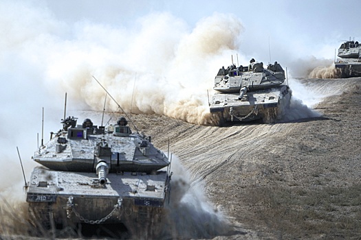 Израильские танки ведут бой на центральном шоссе в Рафахе