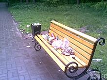 В курском сквере «Спортивный» по-прежнему горы мусора