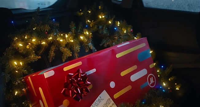 «М.Видео» подложила детские подарки в машины каршеринга «Делимобиль» в рамках новогодней кампании