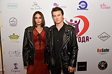 Беременная Таня Терешина пришла на премию «Семья года» в кружевном платье, а Алена Водонаева — в прозрачном наряде