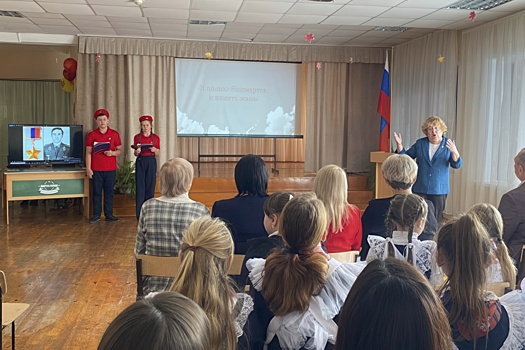 Школе присвоили имя лётчика