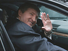 Bloomberg (США): комик, ставший президентом Украины, готовится к атаке на самого богатого человека страны