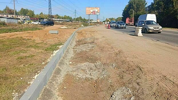 На улице Ульяновской расширяют дорогу