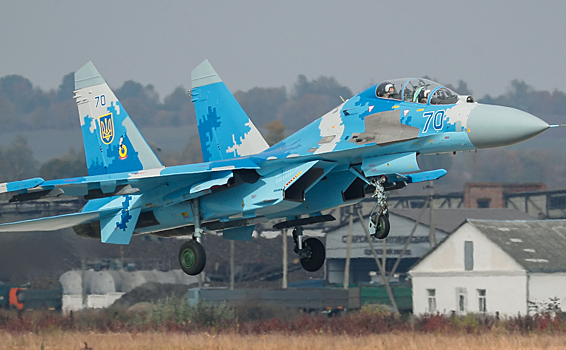 Украинский Су-27 не справился с дорожным знаком