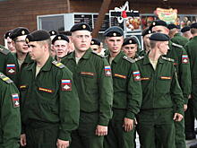 Уроки мужества: московских призывников проводили в армию