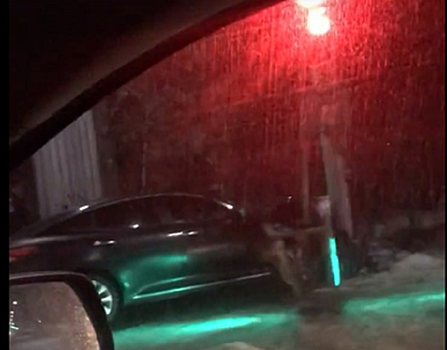 В Орле пьяный водитель на Kia снёс два знака и светофор