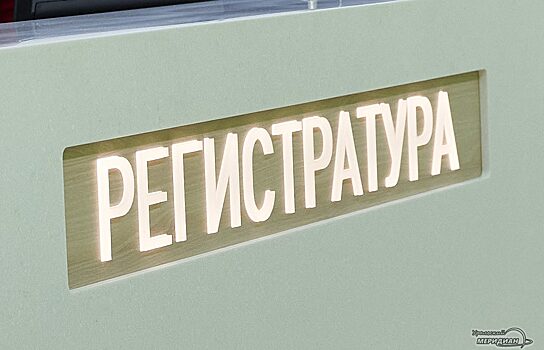 В Новом Уренгое пациентка разделась догола перед входом в поликлинику